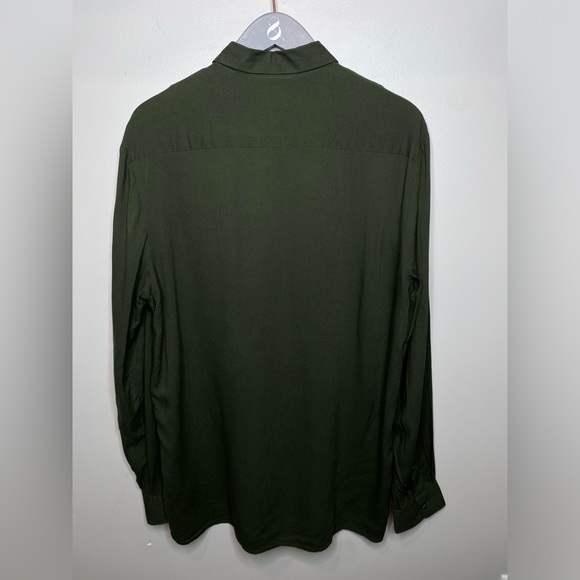 H&M Viscose/Linen Blend Button Down Top. - Picture 2 of 5